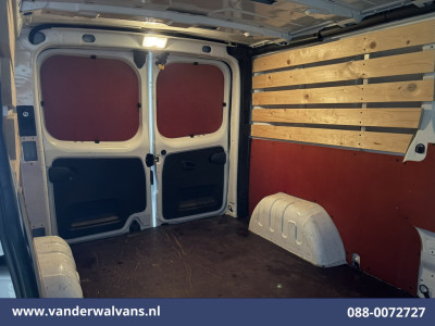 Renault Trafic 2.0 dCi 131pk L2H1 Euro6 Airco | LED | Cruisecontrol | 2500kg Trekhaak | Bijrijdersbank foto 12