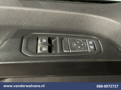 Renault Trafic 2.0 dCi 131pk L2H1 Euro6 Airco | LED | Cruisecontrol | 2500kg Trekhaak | Bijrijdersbank foto 17