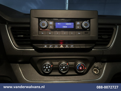 Renault Trafic 2.0 dCi 131pk L2H1 Euro6 Airco | LED | Cruisecontrol | 2500kg Trekhaak | Parkeersensoren Bijrijdersbank foto 15