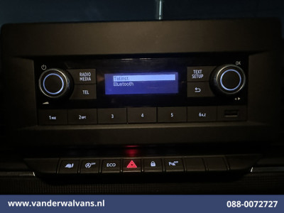 Renault Trafic 2.0 dCi 131pk L2H1 Euro6 Airco | LED | Cruisecontrol | 2500kg Trekhaak | Parkeersensoren Bijrijdersbank foto 16