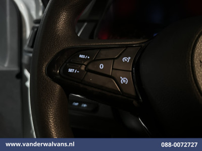 Renault Trafic 2.0 dCi 131pk L2H1 Euro6 Airco | LED | Cruisecontrol | 2500kg Trekhaak | Parkeersensoren Bijrijdersbank foto 6