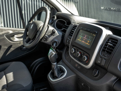 Renault Trafic 2.0 dCi 145 L2H1 | Automaat | 145 PK | 3-Zits | Camera | Cruise | Airco | Trekhaak foto 2