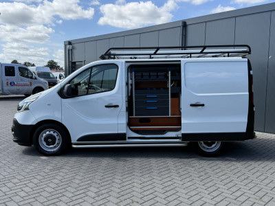 Renault Trafic 2.0 dCi 145 PK / L1H1 / AUTOMAAT / 2x SCHUIFDEUR / INRICHTING / TREKHAAK / IMPERIAAL / 3-ZITS foto 3