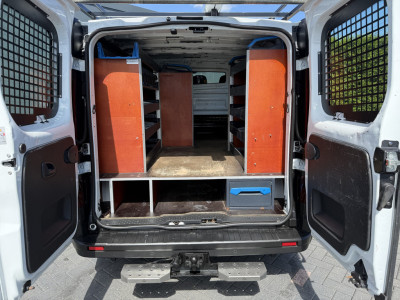 Renault Trafic 2.0 dCi 145 PK / L1H1 / AUTOMAAT / 2x SCHUIFDEUR / INRICHTING / TREKHAAK / IMPERIAAL / 3-ZITS foto 9