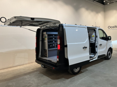 Renault Trafic 2.0 dCi 145 PK L1H1 Automaat Servicebus / Bott Inrichting / Euro 6 / Airco / CarPlay / Cruise Control / Trekhaak / PDC / LED / Klep / Navigatie / 72.200 KM !! foto 2