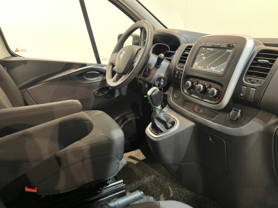 Renault Trafic 2.0 dCi 145 PK L1H1 Automaat Servicebus / Bott Inrichting / Euro 6 / Airco / CarPlay / Cruise Control / Trekhaak / PDC / LED / Klep / Navigatie / 72.200 KM !! foto 3