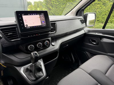 Renault Trafic 2.0 dCi 150 PK AUTOMAAT / L2H1 / 27.349 KM!! / TREKHAAK / IMPERIAAL / 3-ZITS / CAMERA / LED 13