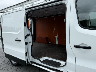 Renault Trafic 2.0 dCi 150 PK AUTOMAAT / L2H1 / 27.349 KM!! / TREKHAAK / IMPERIAAL / 3-ZITS / CAMERA / LED 9