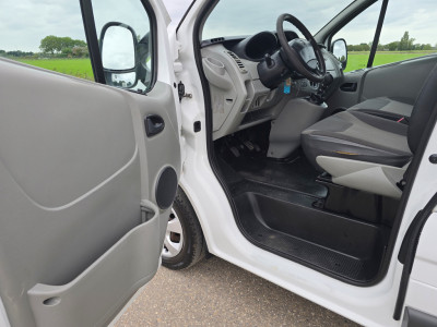 Renault Trafic 2.0 dCi T27 L1H1 Générique - 115 Pk - Euro 5 - Airco - Trekhaak foto 16