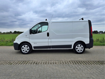 Renault Trafic 2.0 dCi T27 L1H1 Générique - 115 Pk - Euro 5 - Airco - Trekhaak foto 2