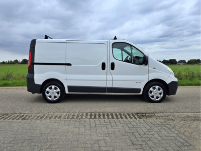 Renault Trafic 2.0 dCi T27 L1H1 Générique - 115 Pk - Euro 5 - Airco - Trekhaak foto 8