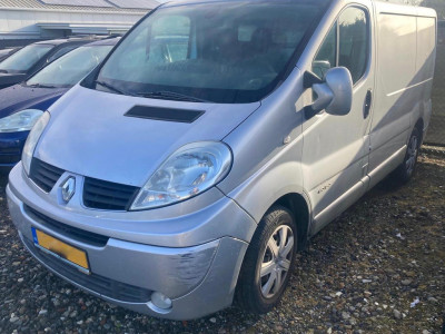 Renault Trafic 2.5 dCi T27 L1H1 MOTOR DEFEKT
