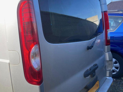 Renault Trafic 2.5 dCi T27 L1H1 MOTOR DEFEKT foto 11