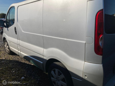 Renault Trafic 2.5 dCi T27 L1H1 MOTOR DEFEKT foto 2