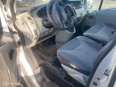 Renault Trafic 2.5 dCi T27 L1H1 MOTOR DEFEKT foto 3
