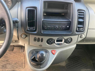 Renault Trafic 2.5 dCi T27 L1H1 MOTOR DEFEKT foto 4