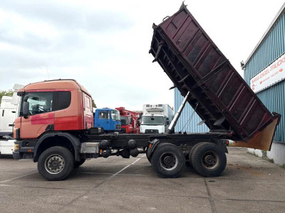 Scania P124-360 C 6x6 FULL STEEL 3-WAY KIPPER (12 GEARS MANUAL GEARBOX / REDUCTION AXLES / FULL STEEL SUSPENSION / P.T.O. / ETC.) foto 6
