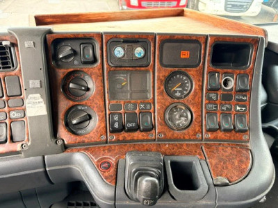 Scania R144-460 V8 TOPLINE (EURO 2 / 12+2 GEARS MANUAL GEARBOX / SLIDING FIFTH WHEEL / AIRCONDITIONING / ETC.) foto 11