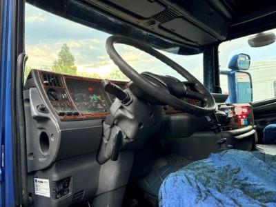 Scania R144-460 V8 TOPLINE (EURO 2 / 12+2 GEARS MANUAL GEARBOX / SLIDING FIFTH WHEEL / AIRCONDITIONING / ETC.) foto 9
