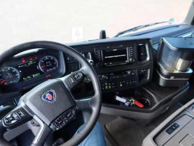 Scania R500 NGS 4x2 Trekker met kraan HMF 1920 foto 11