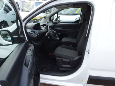Schade bedrijfswagens Partner 1.2 PureTech Pro BENZINE  AIRCO NAVI CRUISE CONTROL PDC SCHUIFDEUR 12