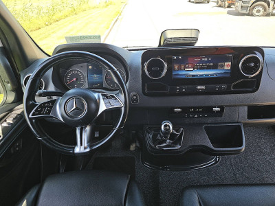 Schade bedrijfswagens SPRINTER 311 L2H2 MBUX10  RWD 8