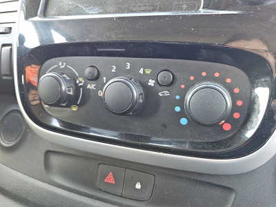 Schade bedrijfswagens VIVARO 1.6 foto 12