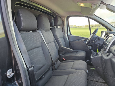 Schade bedrijfswagens VIVARO 1.6 foto 7