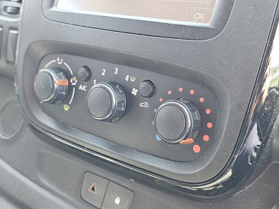 Schade bedrijfswagens VIVARO 1.6 L2 h1 Edition 9