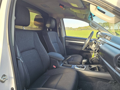 Toyota HI-LUX 2.4 EU netto exportprijs 19950,00 ac automaat EURO6 trekhaak bluetooth achterbank wordt bijgeleverd foto 7