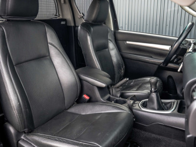 Toyota HiLux 2.4 D 4WD | 4x4 | 150 PK | Camera | Cruise | Airco | Leder interieur | Trekhaak foto 12