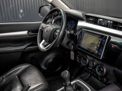 Toyota HiLux 2.4 D 4WD | 4x4 | 150 PK | Camera | Cruise | Airco | Leder interieur | Trekhaak foto 2
