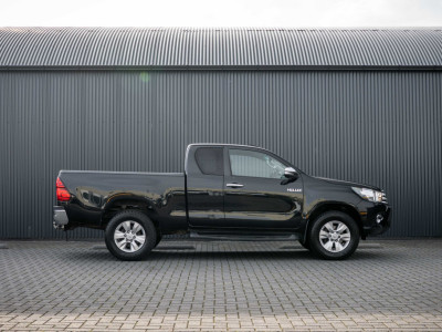 Toyota HiLux 2.4 D 4WD | 4x4 | 150 PK | Camera | Cruise | Airco | Leder interieur | Trekhaak foto 6