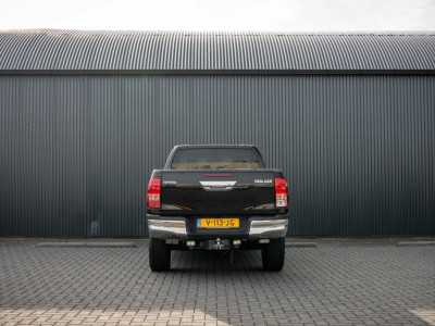 Toyota HiLux 2.4 D 4WD | 4x4 | 150 PK | Camera | Cruise | Airco | Leder interieur | Trekhaak foto 7