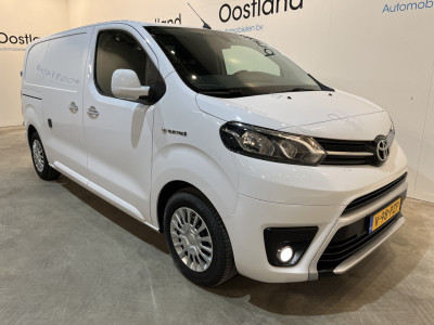 Toyota PROACE Electric Worker Professional L2 Extra Range 75 kWh / 100% Elektrisch !! / Airco / Cruise Control / CarPlay / Camera / Navigatie / 3-Zits / 15.900 KM !! 15