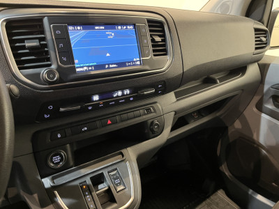 Toyota PROACE Electric Worker Professional L2 Extra Range 75 kWh / 100% Elektrisch !! / Airco / Cruise Control / CarPlay / Camera / Navigatie / 3-Zits / 15.900 KM !! 7