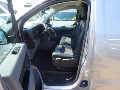 Toyota PROACE Worker 2.0 D-4D Navigator Long L3 AIRCO NAVIGATIE 3 ZITSPLAATSEN 12