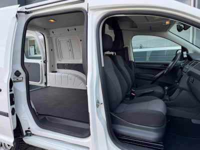 Volkswagen Caddy 1.6 TDI 102pk Comfortline | Trekhaak | Navi | Airco auto | Cruise | Bluetooth | PDC | Schuifdeur | Laadvloer 11