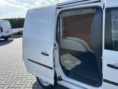 Volkswagen Caddy 2.0 TDI EURO 6 / L1H1 / UNIEK  29.543 KM  NAP !! / 1e EIGENAAR / AIRCO / NAVI / APPLE CARPLAY / ANDROID AUTO foto 9