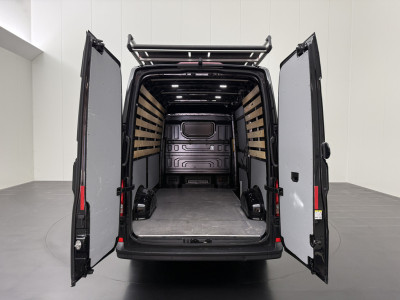 Volkswagen Crafter 2.0TDI 140PK DSG Automaat Executive+ L3H3 | Imperiaal | Navigatie | Camera | Airco | Cruise | 3-Zits foto 4