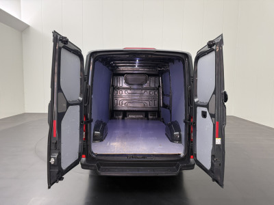 Volkswagen Crafter 2.0TDI 140PK L3H2 Highline | Multimedia | Navigatie | Airco | Cruise | Betimmering foto 4