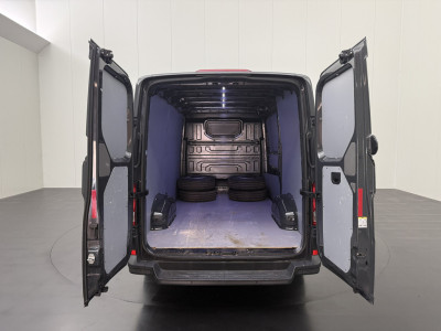 Volkswagen Crafter 2.0TDI 140PK L3H2 Highline | Navigatie | Multimedia | Airco | Cruise | Betimmering foto 4