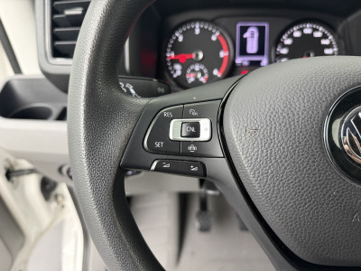 Volkswagen Crafter 2.0TDI 140PK L3H3 Highline Imperiaal | Trekhaak | Navigatie | Camera | Airco | Cruise | 3-Zits foto 15