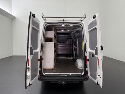 Volkswagen Crafter 2.0TDI 140PK L3H3 Highline Imperiaal | Trekhaak | Navigatie | Camera | Airco | Cruise | 3-Zits foto 4