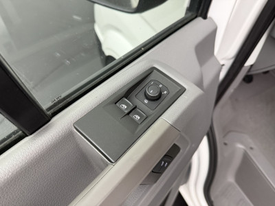 Volkswagen Crafter 2.0TDI 140PK L3H3 Highline Imperiaal | Trekhaak | Navigatie | Camera | Airco | Cruise | 3-Zits foto 8