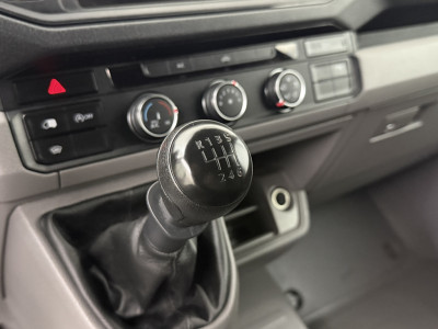 Volkswagen Crafter 2.0TDI 140PK L3H3 Highline | Navigatie | Camera | Multimedia | Airco | Cruise | Betimmering foto 17