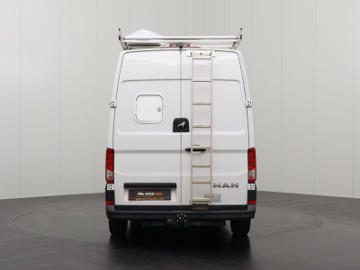 Volkswagen Crafter 2.0TDI 140PK L3H3 | Imperiaal | Trekhaak | Navigatie | Camera | 3-Zits | Airco | Cruise 11