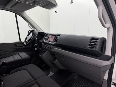 Volkswagen Crafter 2.0TDI 140PK L3H3 | Imperiaal | Trekhaak | Navigatie | Camera | 3-Zits | Airco | Cruise 21