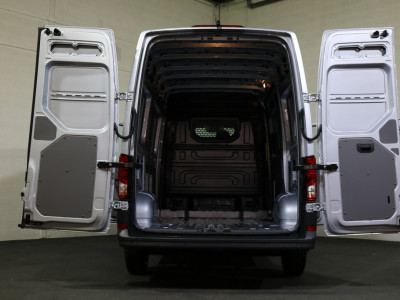 Volkswagen Crafter 2.0 TDI 140pk L3 H3 Automaat Airco Navigatie Apple Carplay Camera foto 3