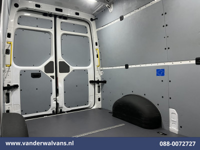 Volkswagen Crafter 2.0 TDI 140pk L3H3 L2H2 Euro6 Airco | Camera | Navigatie | Apple Carplay | Massagestoel Android Auto, Parkeersensoren, 3000kg trekvermogen foto 11